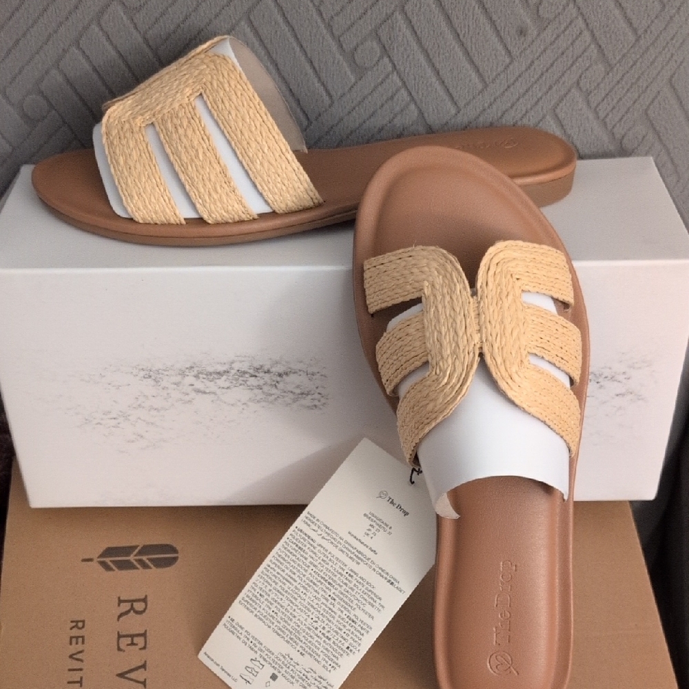 Women's Tan and White Slide Sandals Size 6